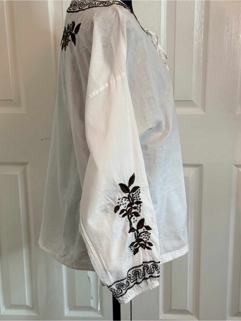 Chico's White Embroidered Boho Peasant Blouse Drawstring Tunic Size 1 - Picture 6 of 9